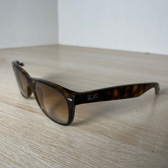 Ray-Ban RB2132 New Wayfarer 710/51 Sunglasses Tortoise 52-18-145 PARTS Italy - Picture 3 of 9